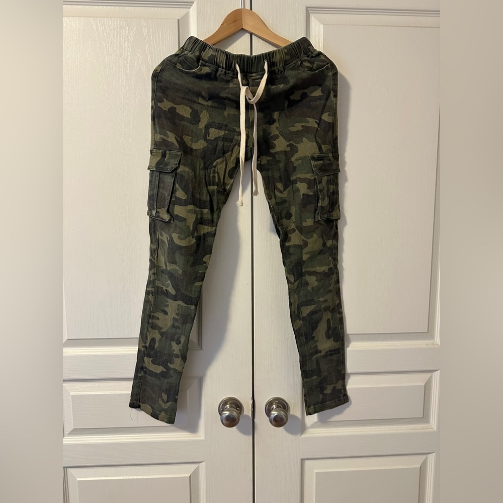 Better Be Gray and Green Camouflage Joggers, M
